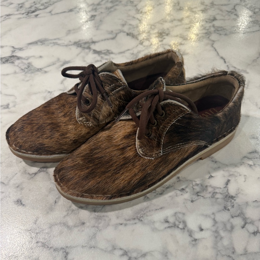 UWEZO Natural Hide Oxford Brindle Women’s Size 9.5 Shoe